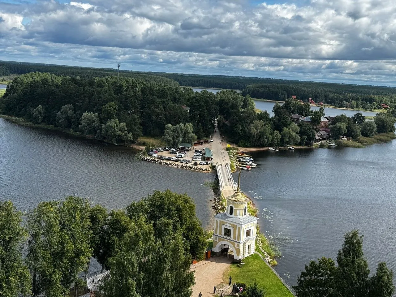 Обитель на острове, где 27 лет молился преподобный Нил