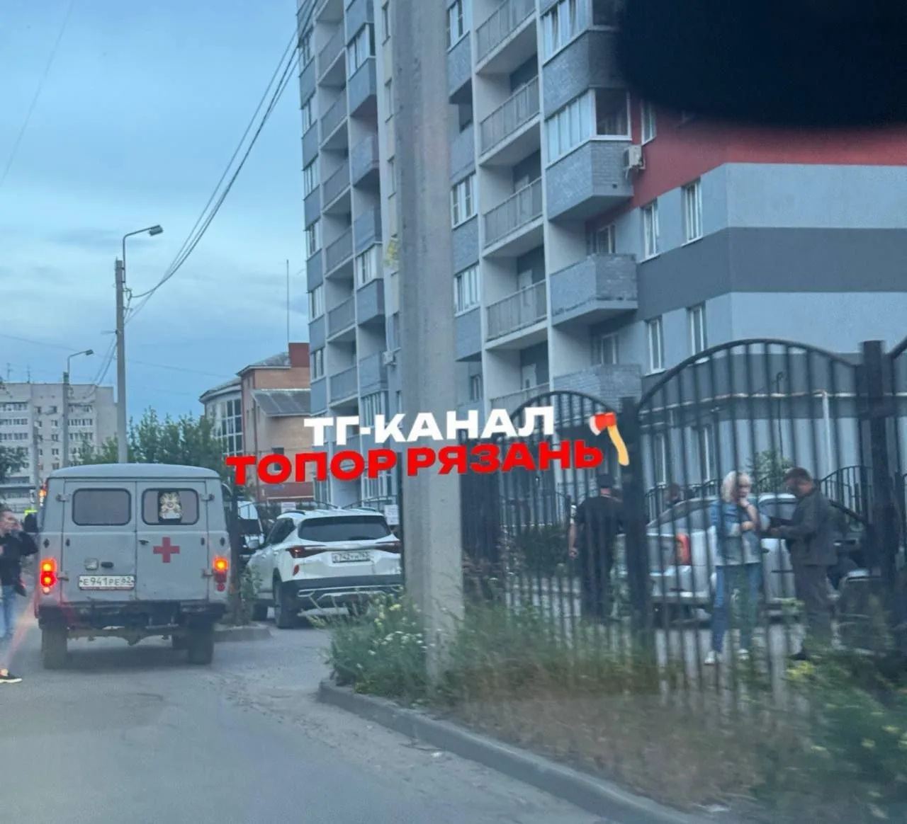 ❗️❗️Два трупа обнаружили возле многоэтажки на Бирюзова