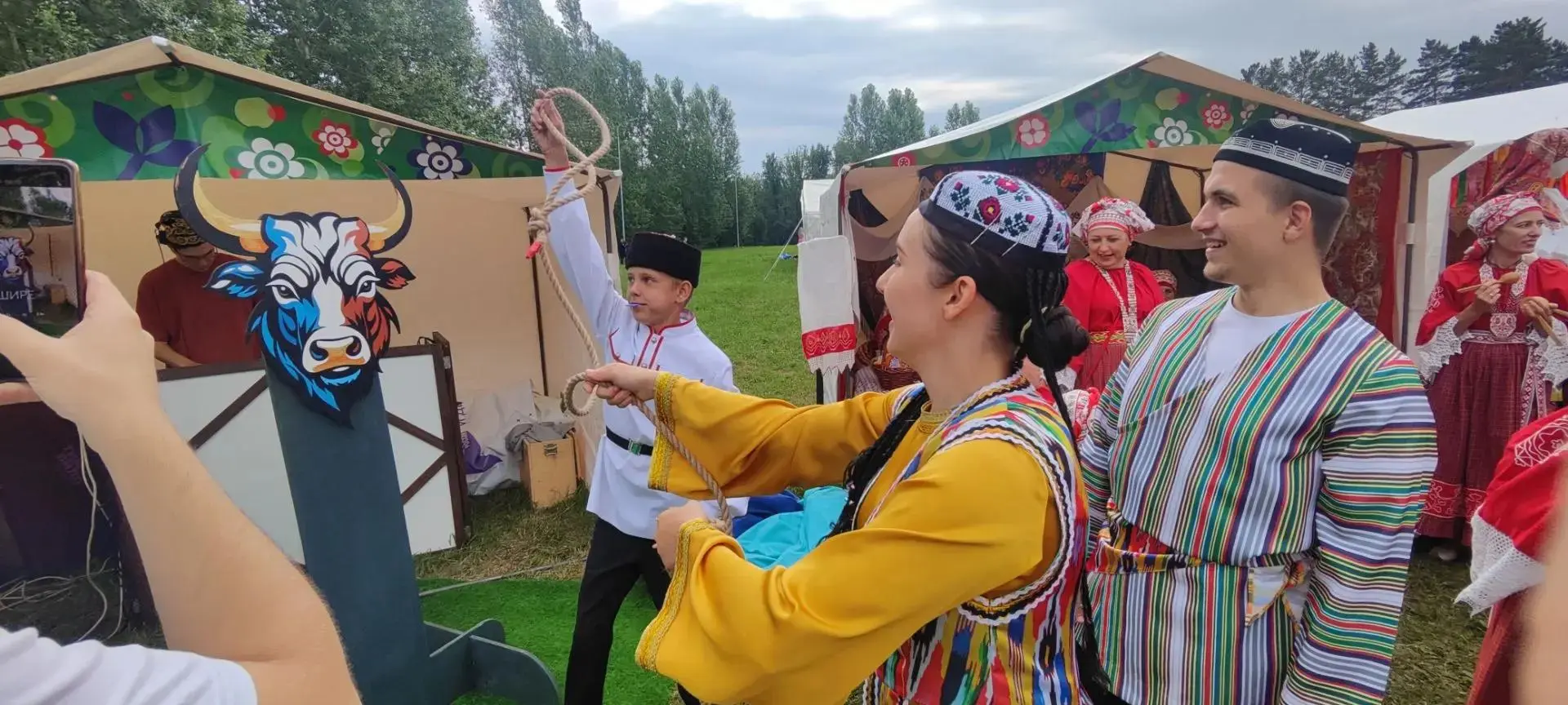 Шахтерский Сабантуй-2026

Юные артисты  ансамблей танца «Ясенки» и «Россинка»  приняли участие в мас