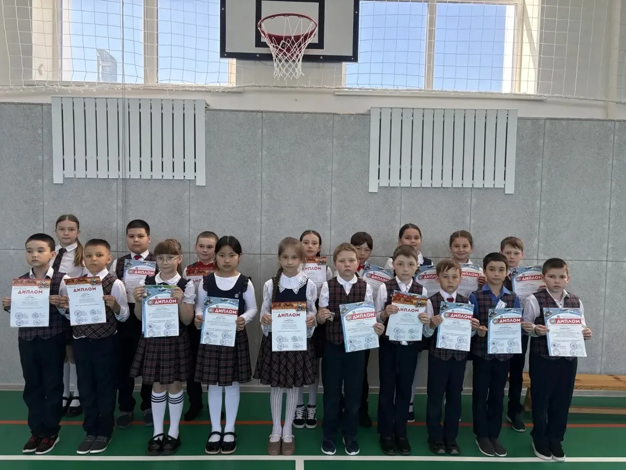 🚀💫Сегодняшняя линейка стала особенным моментом для наших талантливых учеников! Мы с гордостью вручил