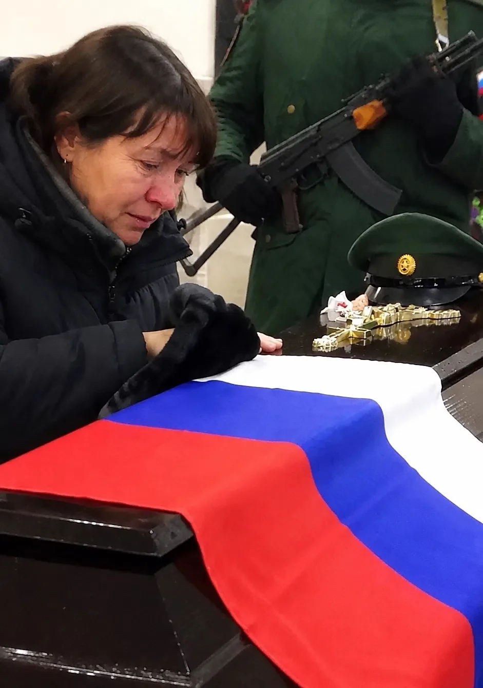 Родителям сообщили, что их сын трагически погиб, и был похоронен закрытом гробу. Спустя...