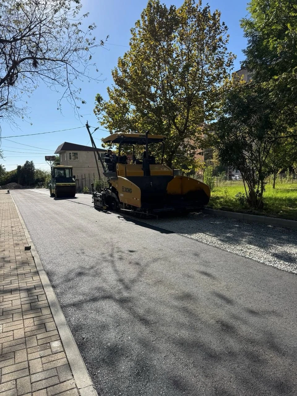 Укладка нового асфальта началась на улице 30 Сентября в Новом районе, сообщает админист...