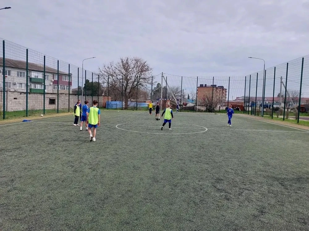 ⚽️Товарищеский матч по мини-футболу: этап отбора на зональные соревнования.  🥅Сегодня в нашей школе 