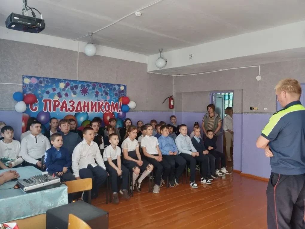 "ЗЕЛЕНЫЙ СВЕТ БЕЗОПАСНОСТИ                                                                          