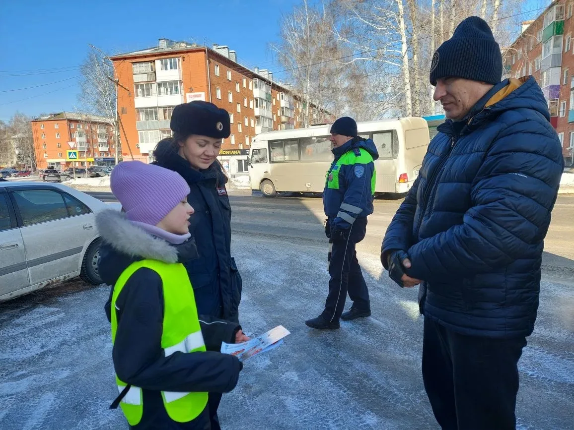 🗓 Акция отряда ЮИД МБОУ «СОШ №31» совместно с инспектором ГИБДД, посвященная Дню защитника Отечества