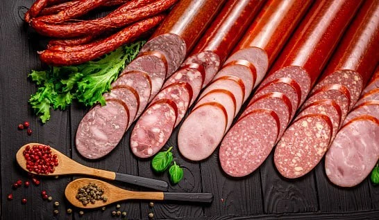 🥓⚠️ Копчёная колбаса: насколько она безопасна?