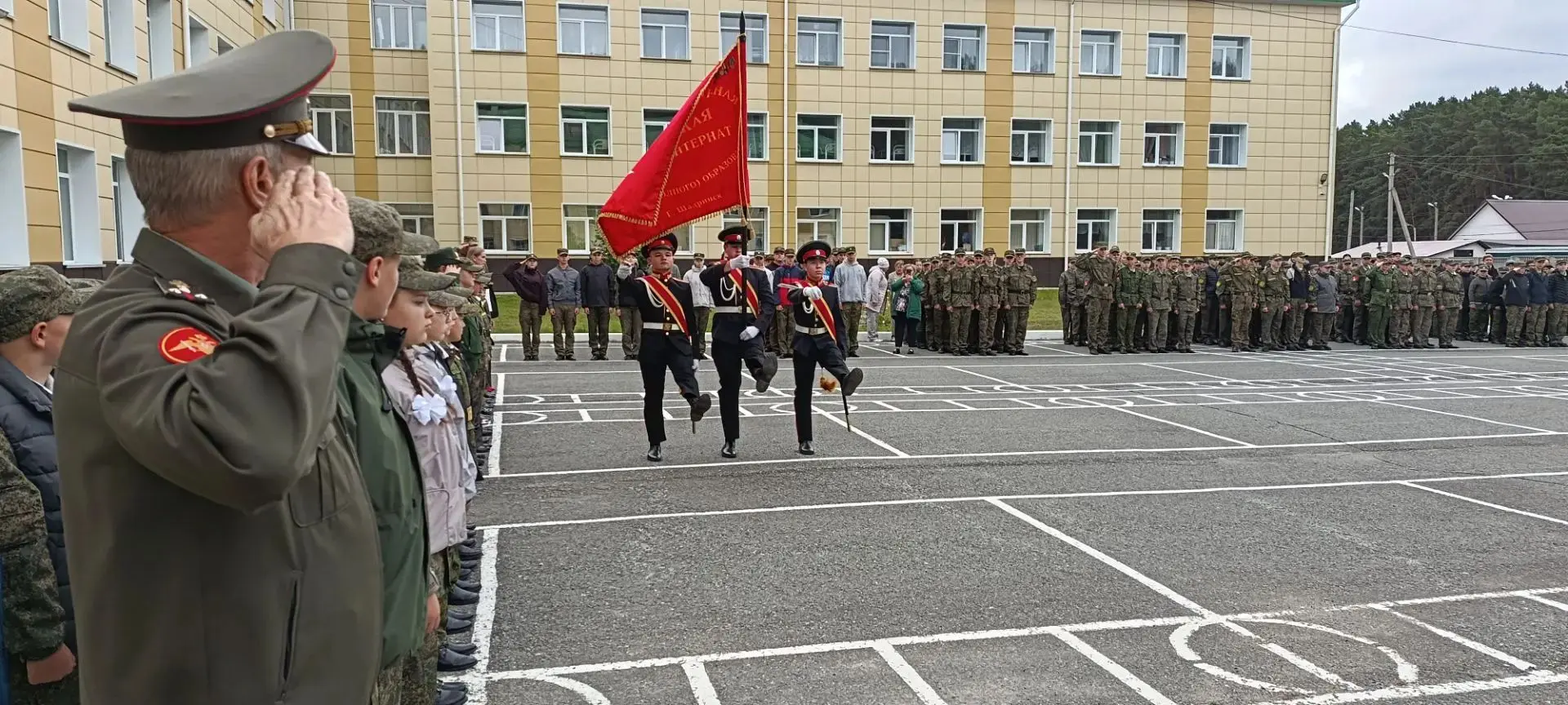 День знаний в кадетской школе-интернате: старт дан, курс — на успех!