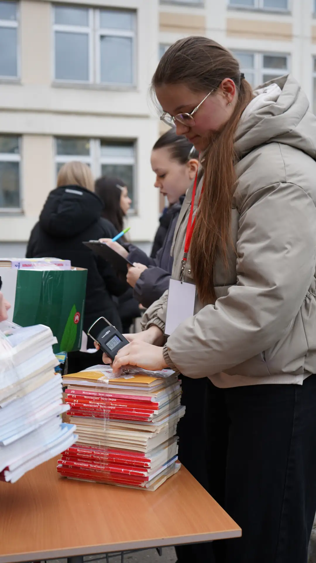 🎉 Спасибо всем участникам акции «Бумажный бум»! 🌍♻️  Сегодня наша школа вновь присоединилась к сбору
