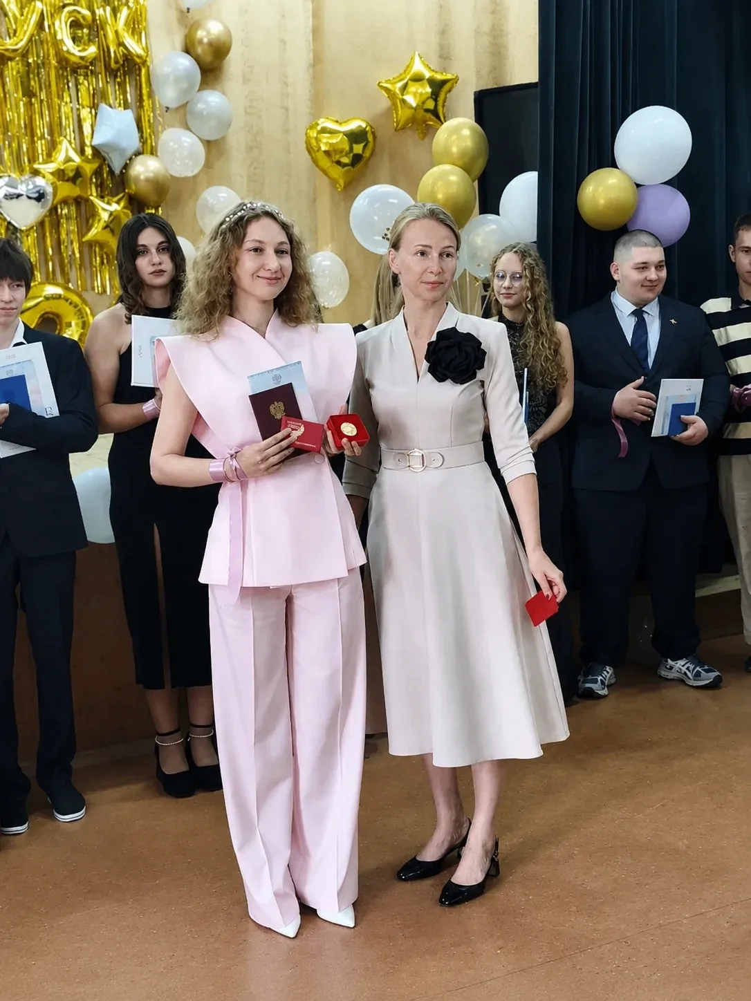 🎉 Выпускной 11 класса — это не просто конец школьной главы, это старт большого пути! 🎉От всей души