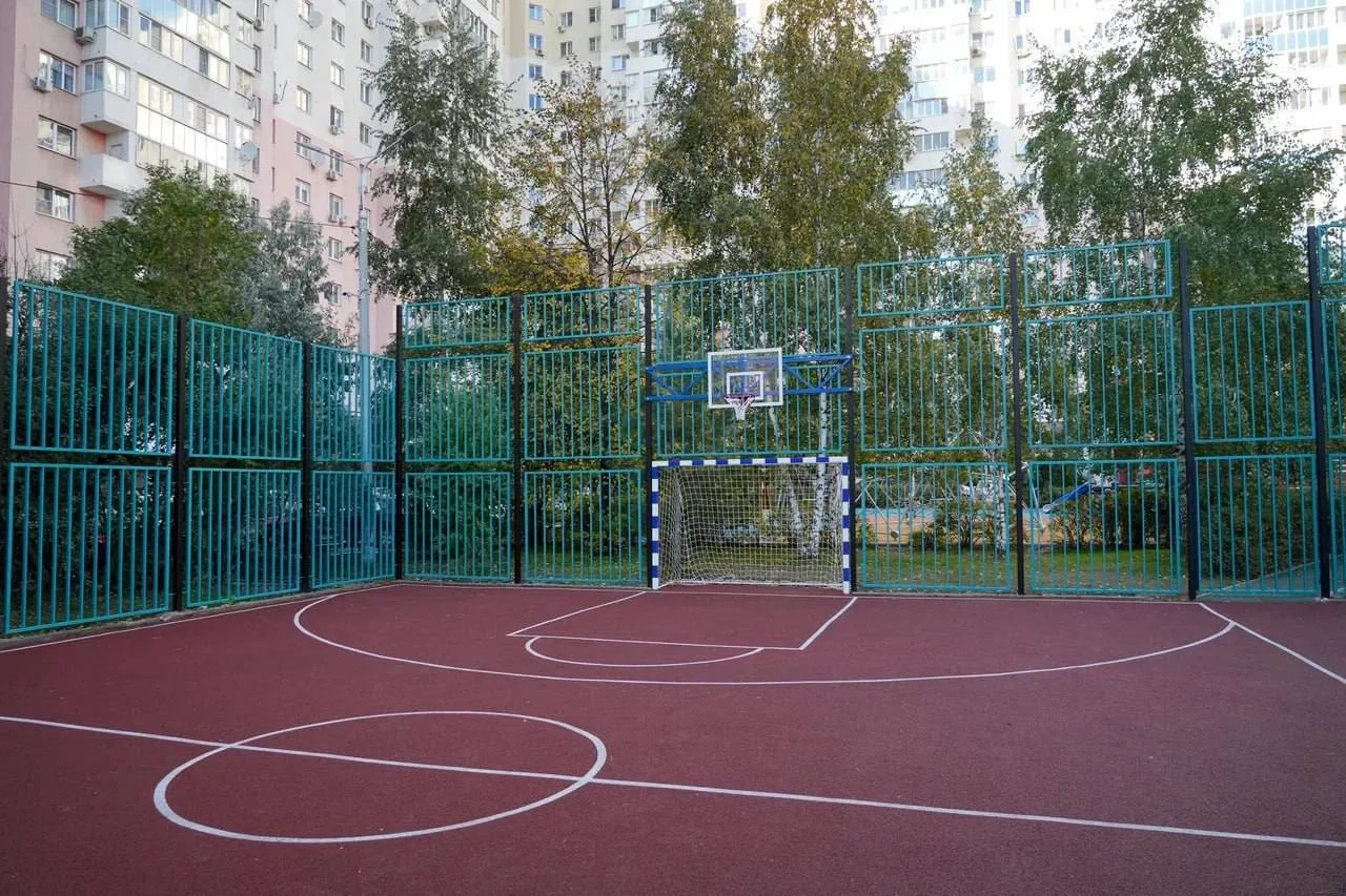 На улице Кузьминская д.15 г.о. Котельники была обновлена детская спортивная площадка