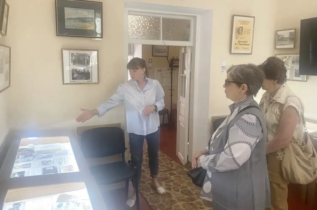 Литературный час «Встреча в Ялте»

В Доме-музее К. Г. Паустовского в Старом Крыму 17 июня состоялся 