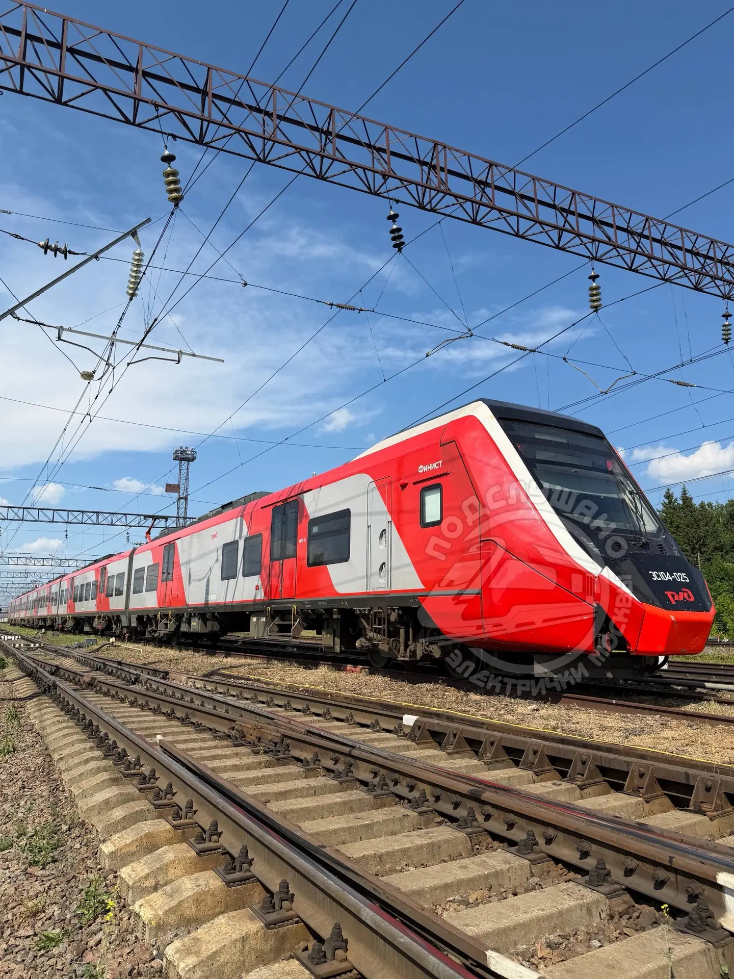 ЭC104-025 «Финист» стоит на станции Узуново

📸 Варшавский

Подслушано электрички Москвы