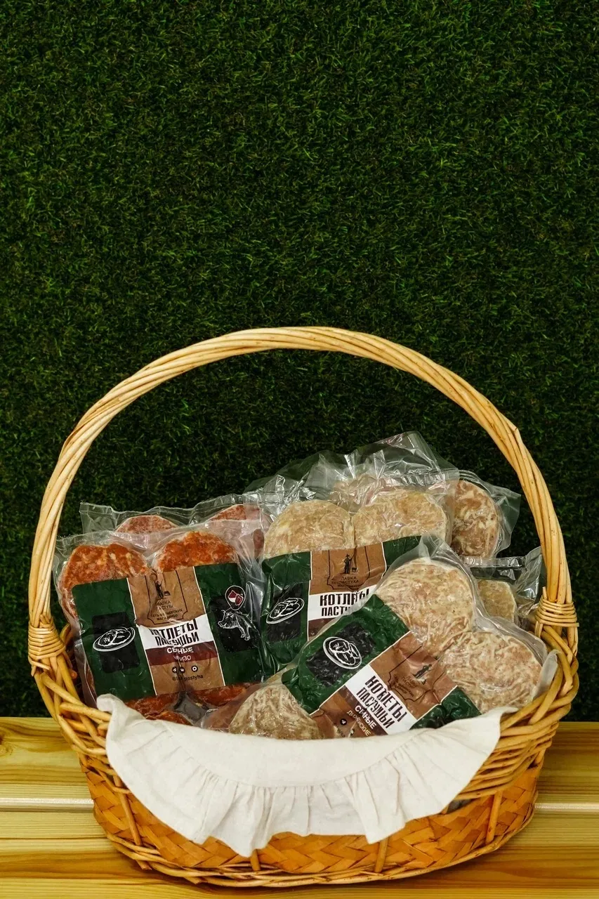 Что сегодня приготовим? 

Котлеты с луковой подливой и картофельным пюре!

Обжарьте котлеты с двух с