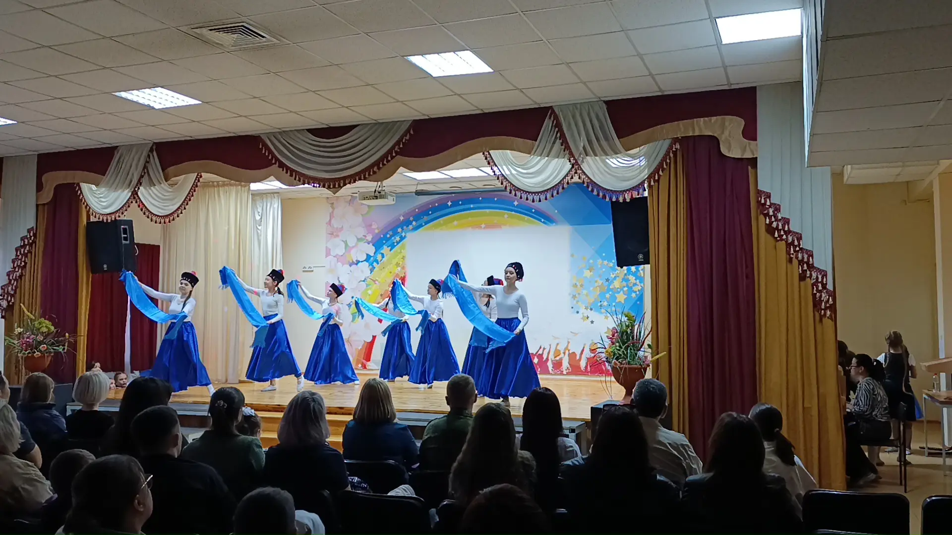 ✨ Отчётный концерт хореографического коллектива «6+5» прошёл в нашей школе — и это было замечательно