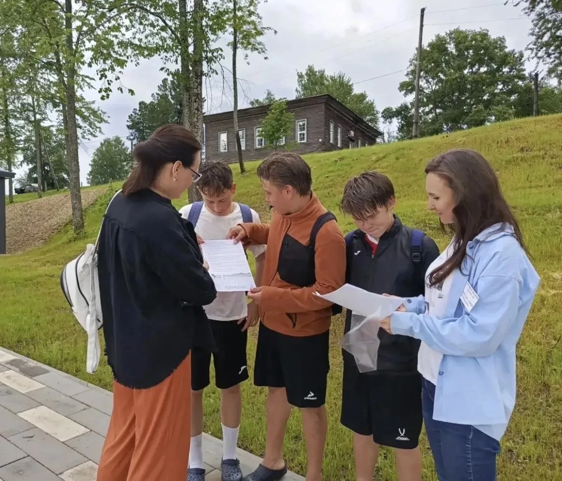 ⛱️ Родительский патруль. 
Сегодня родители обучающихся 1 «Б» класса присоединились к рейду «Родитель