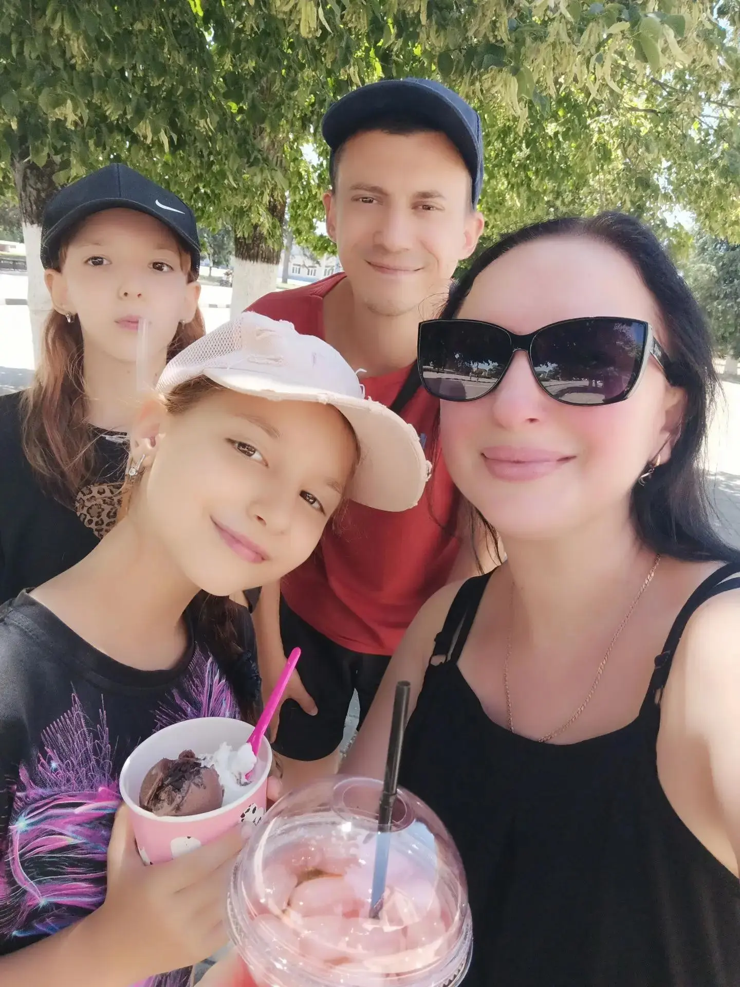 Счастье по-летнему ☀️

Ученица 6 «В» класса Софья Кулиш рассказала о своих летних каникулах ✨

Наше 
