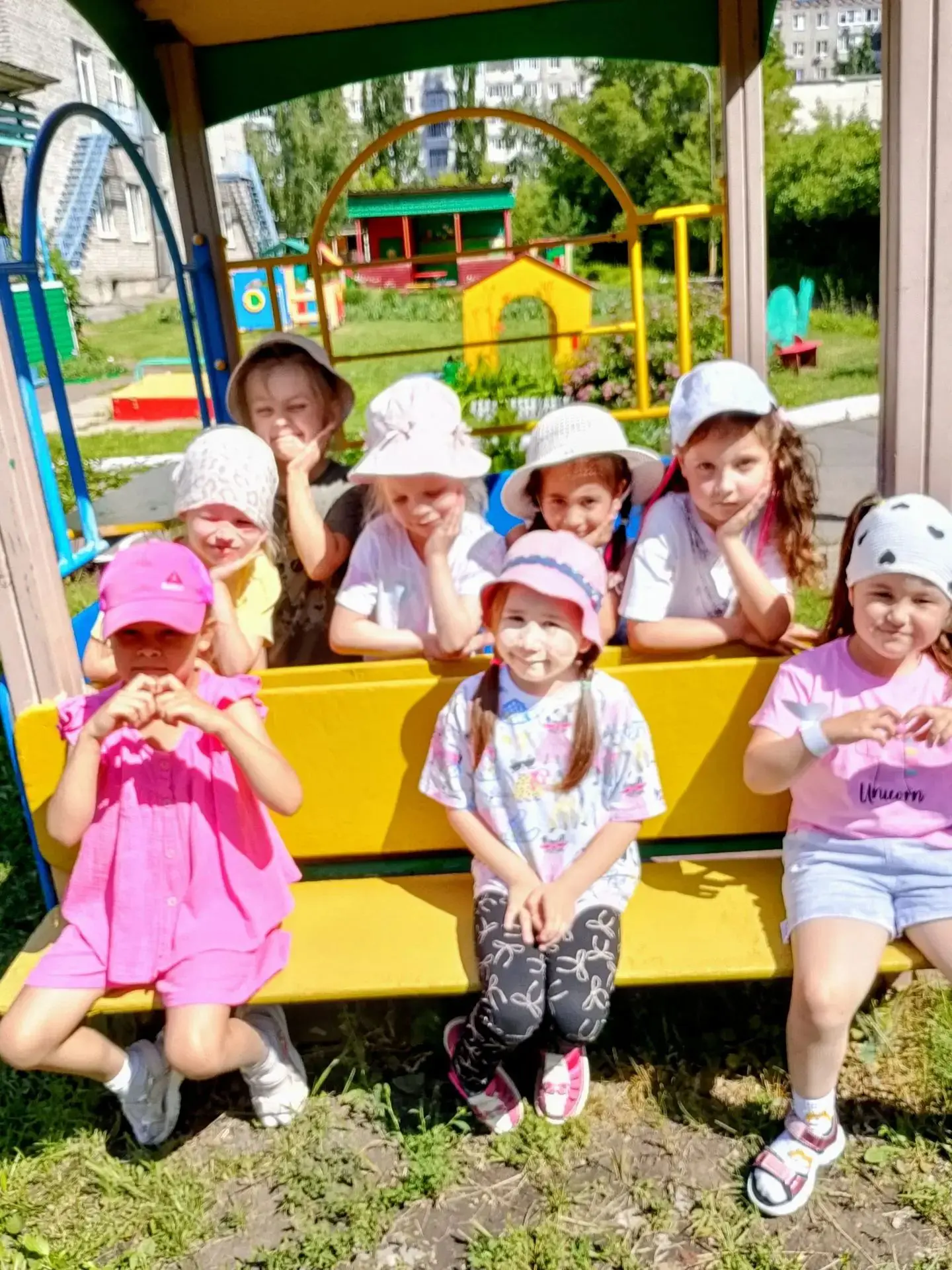 🤩И РАДУЮТСЯ ДЕТИ....
🌈Старшая группа "Радуга"
👋Воспитатели: Лариса Леонидовна, Альфия Марсовна 

