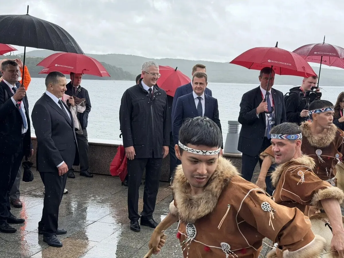 Полпред президента в ДФО Юрий Трутнев посетил павильон на Камчатского края  «Улице Даль...