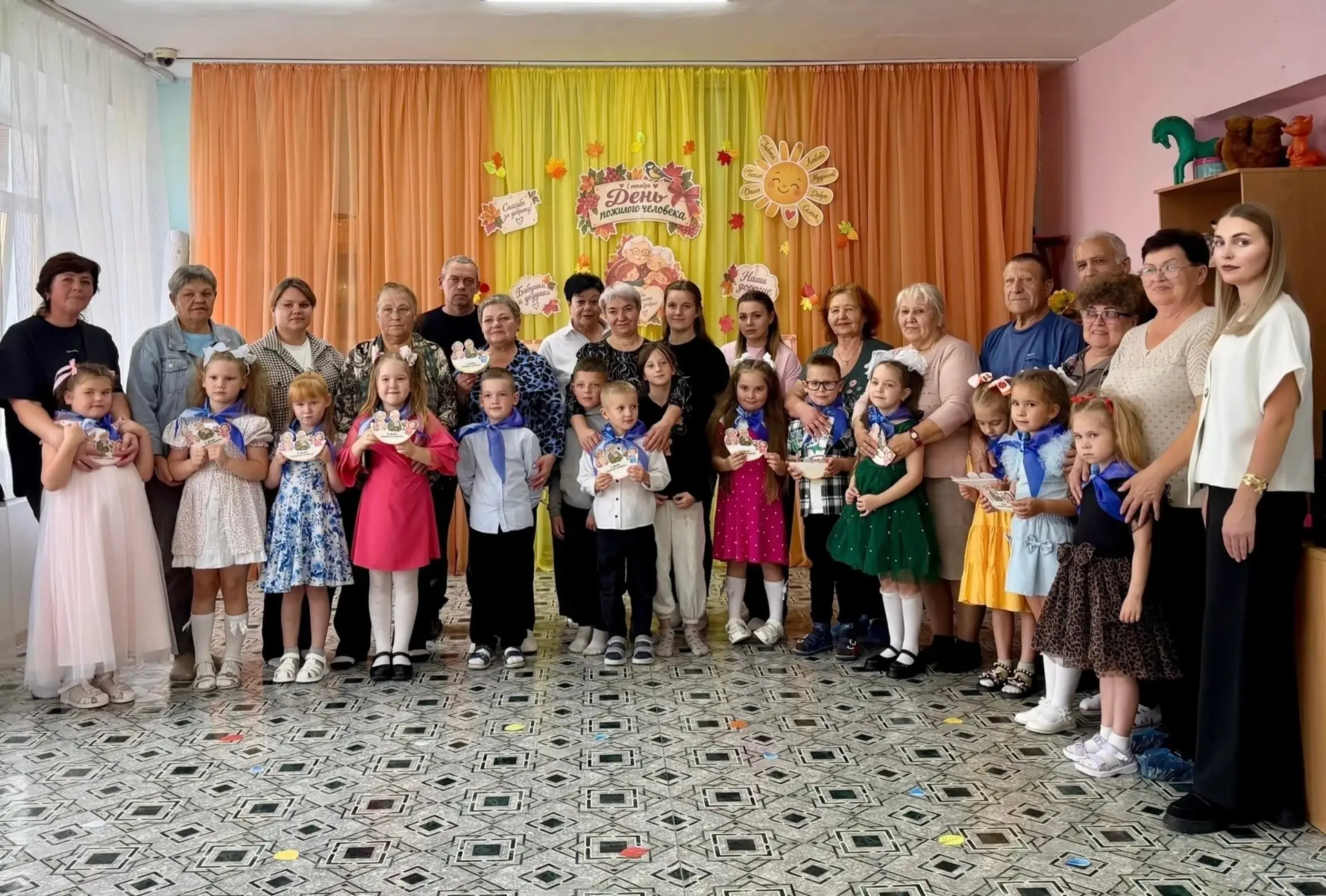 В детском саду №42 прошёл праздничный концерт ко Дню пожилого человека. Воспитанники по...
