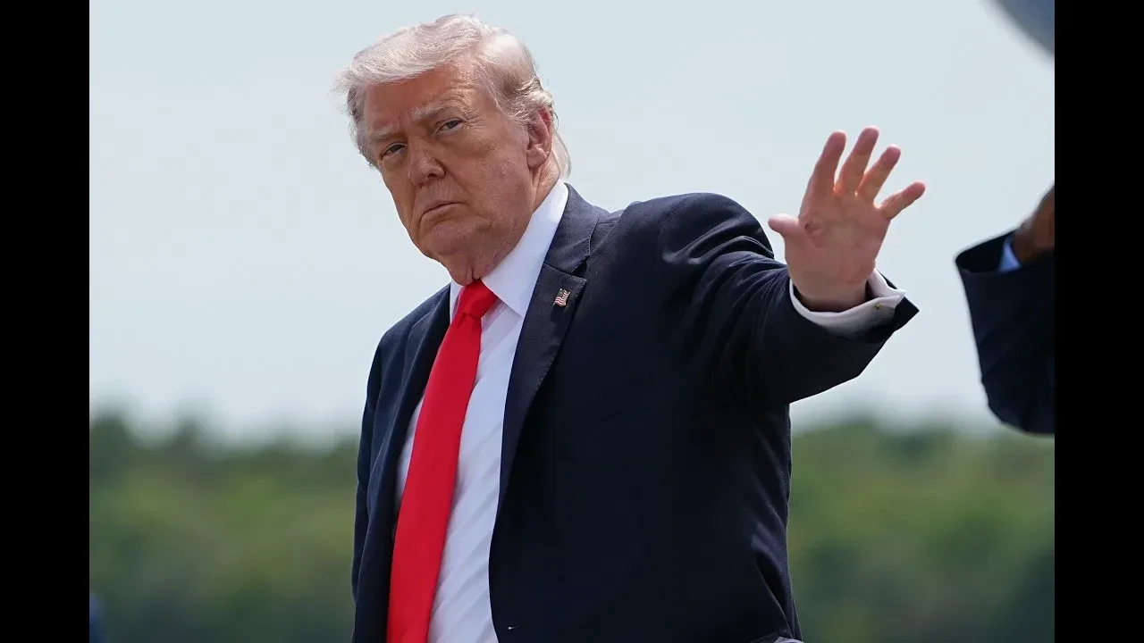 ТРАМП СНОВА ОБВИНИЛ УКРАИНСКИЕ УДАРЫ ПО РОССИЙСКИМ  НПЗ В РОСТЕ ЦЕН НА БЕНЗИН В США