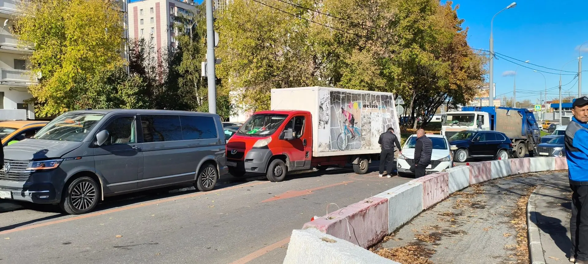 Конец Шереметьевской. Только по тротуару. Пробка ща будет норм.