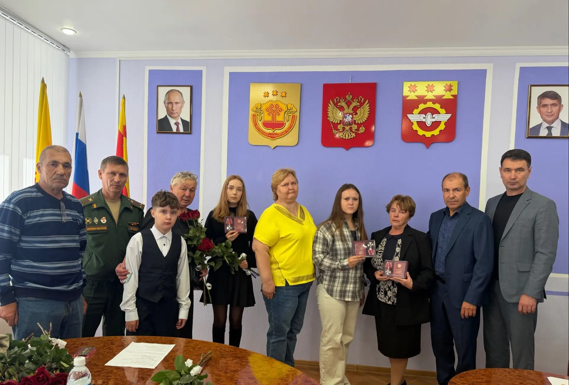 🎖️ Торжественная церемония вручения наград семьям героев СВО прошла в Канашском муници...