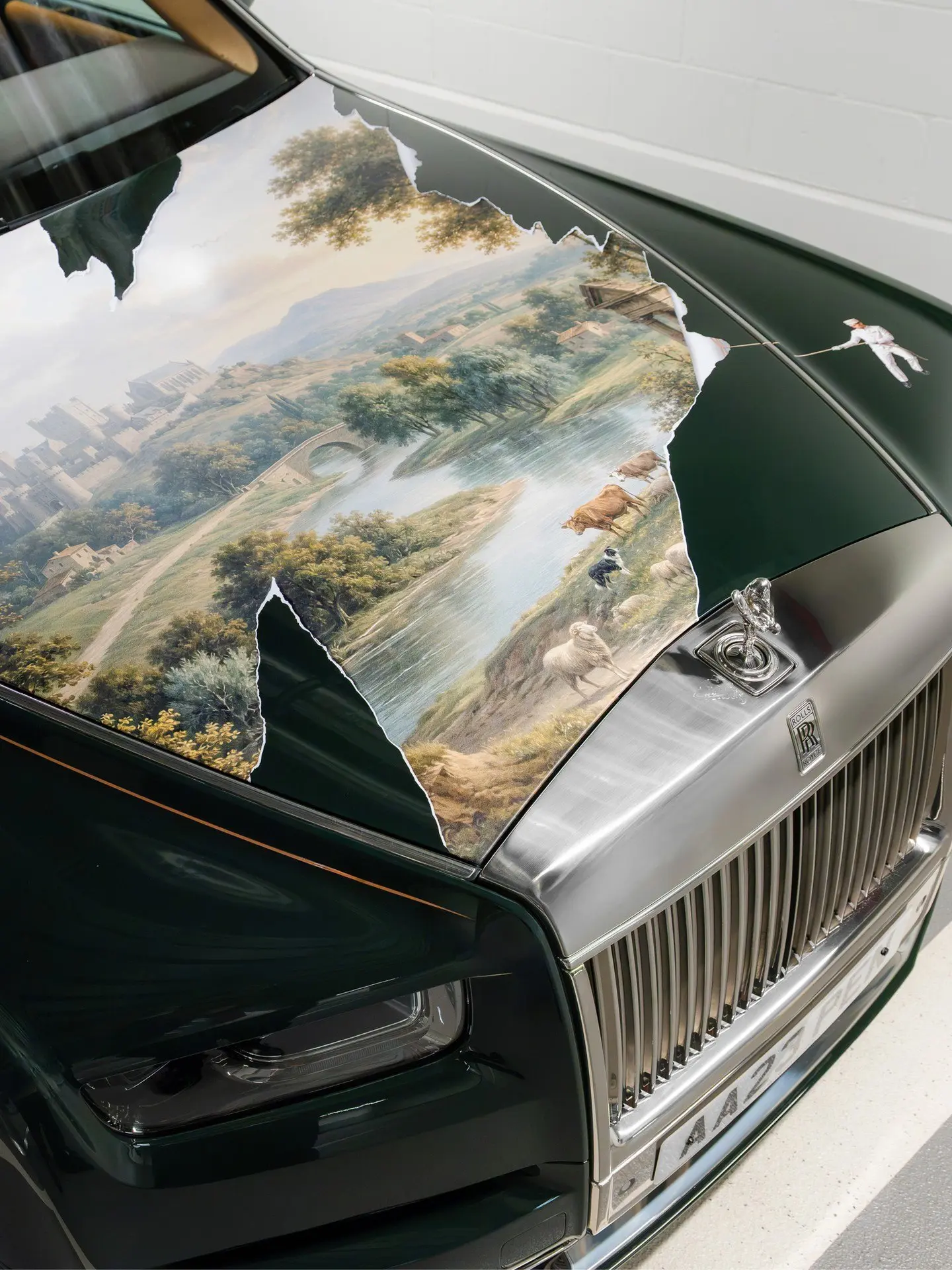Rolls-Royce превратили в передвижные произведения искусства — художник Kozo расписал ше...