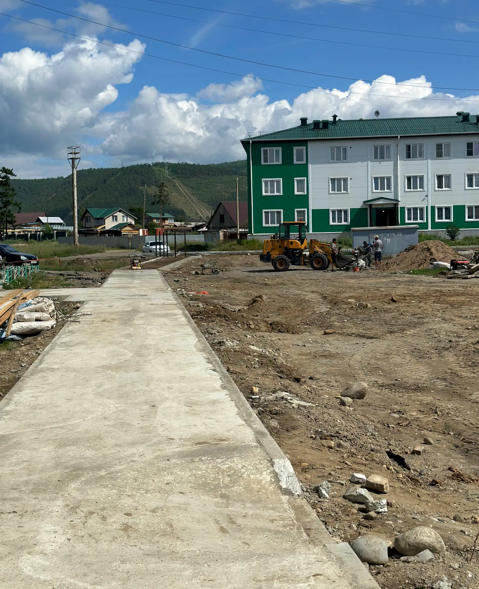 🏡 Благоустройство дворовой территории продолжается на улице Ленина 

В Северобайкальске продолжаютс