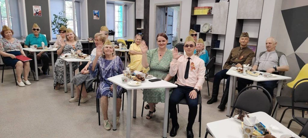 В уютном зале Городской библиотеки за чашкой чая прошла встреча клуба «Собеседник», кот...
