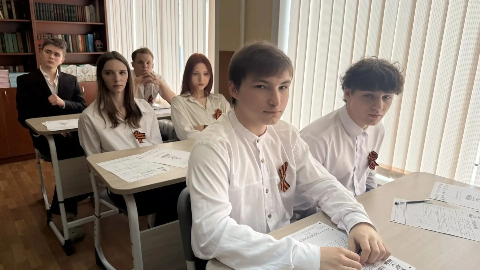 🕊 24 апреля наш лицей присоединился к миллионам людей по всему миру, чтобы почтить память героев и п