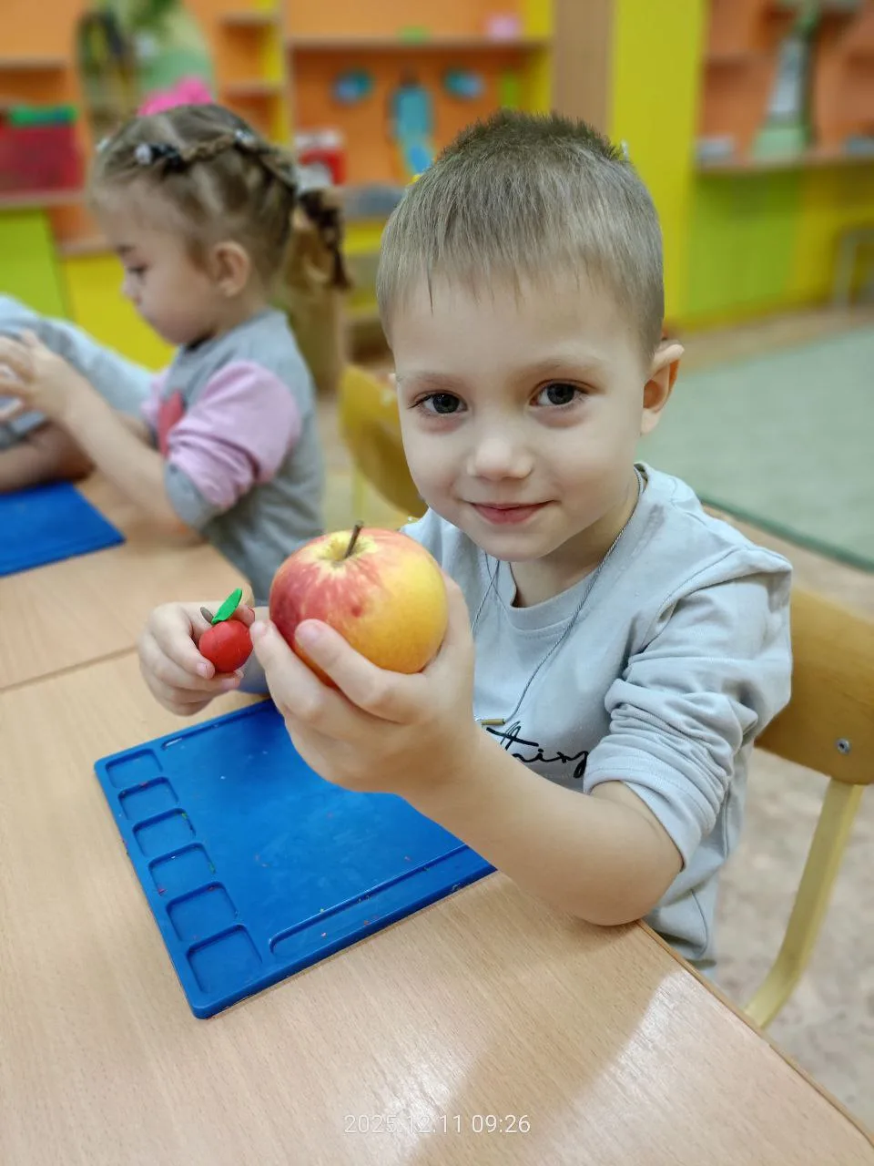 В группе «Почемучки» прошло занятие по лепке на тему «Слепи, что хочешь»