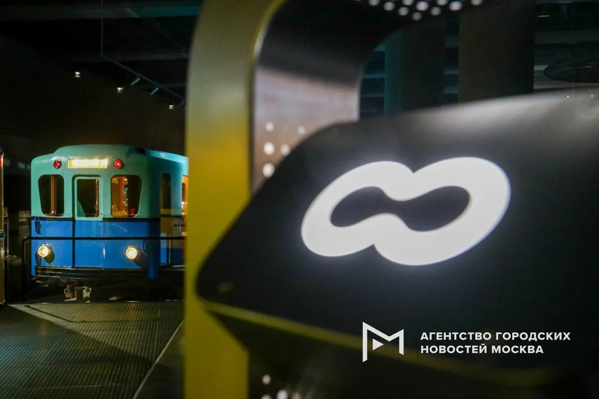 Открытие Музея транспорта Москвы в здании гаража Мельникова.