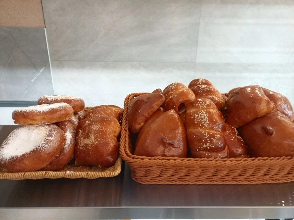 Каждый день, вас ждет вкусная и ароматная выпечка, сделанная с любовью нашим кондитером...