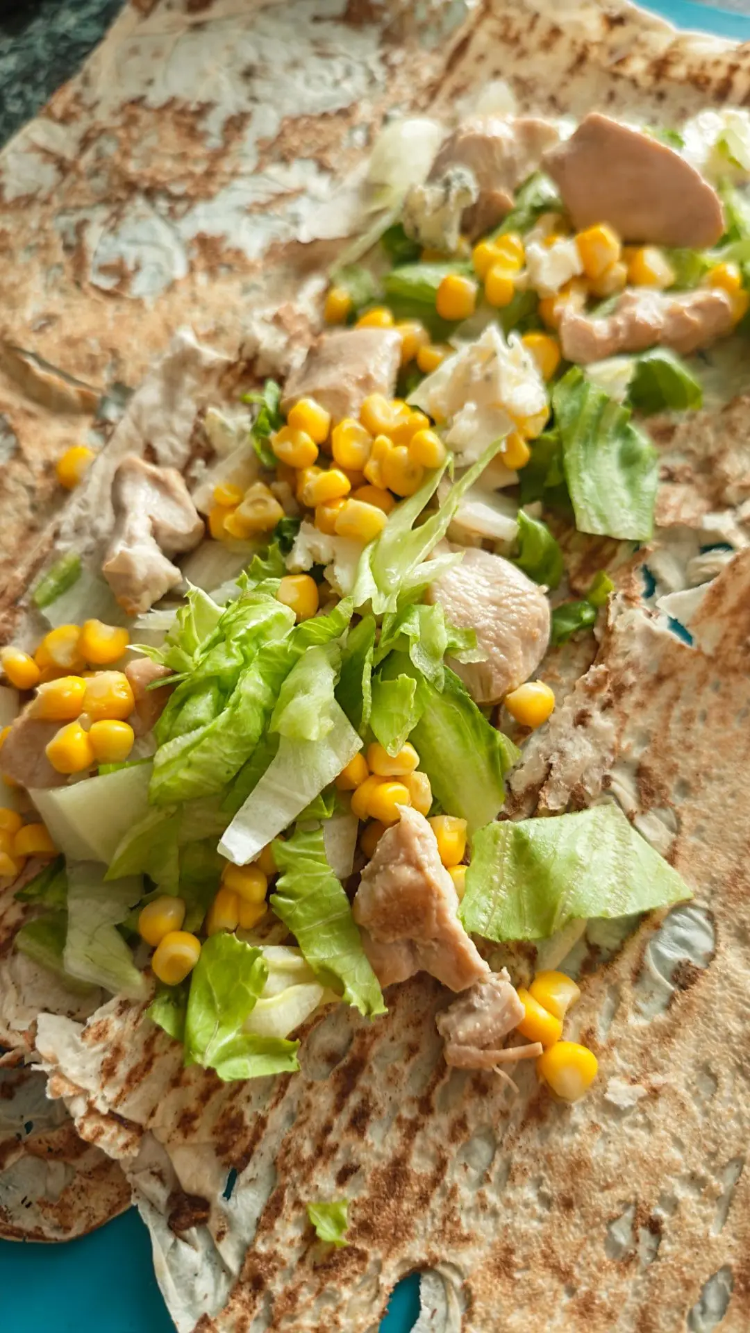 Спешу к вам с рецептом вкусного ролла, пока вы не стали думать, что семья с 4 детьми одними тортикам