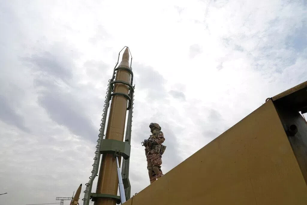 🇮🇷🇺🇸Иранские военные нанесли удары по военной базе США в Кувейте

По данным КСИР, в результате а