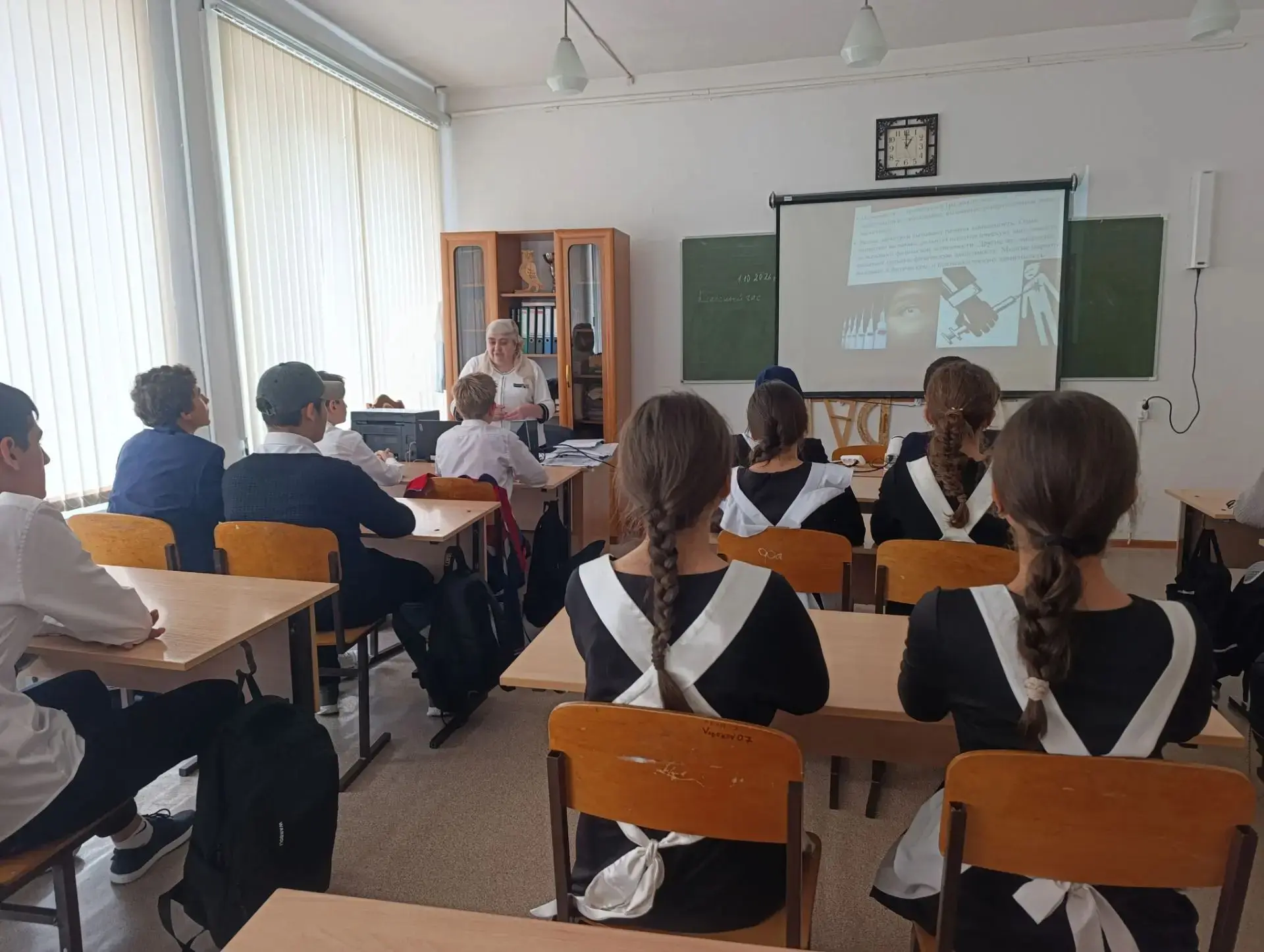 В рамках акции "Сообщи, где торгуют смертью" в 8"А"классе проведен классный час "Вся пр...