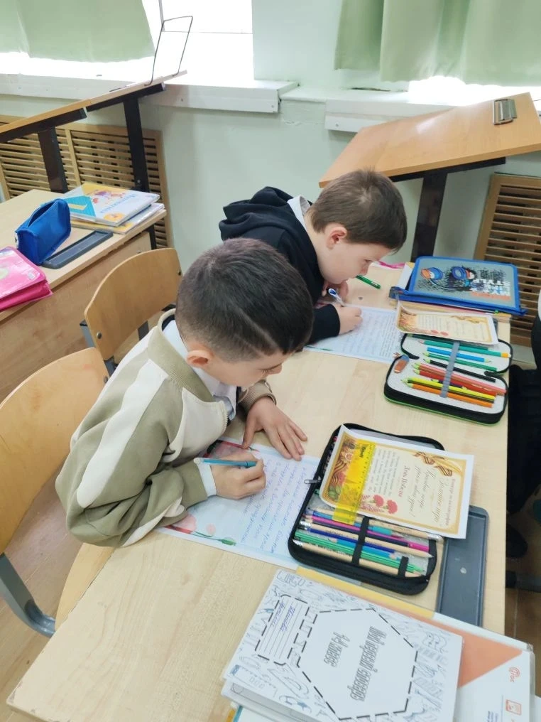 В 1 А и 4 А классах прошёл конкурс каллиграфии "Каллиграфия Победы". Конкурс приурочен к 81 годовщин