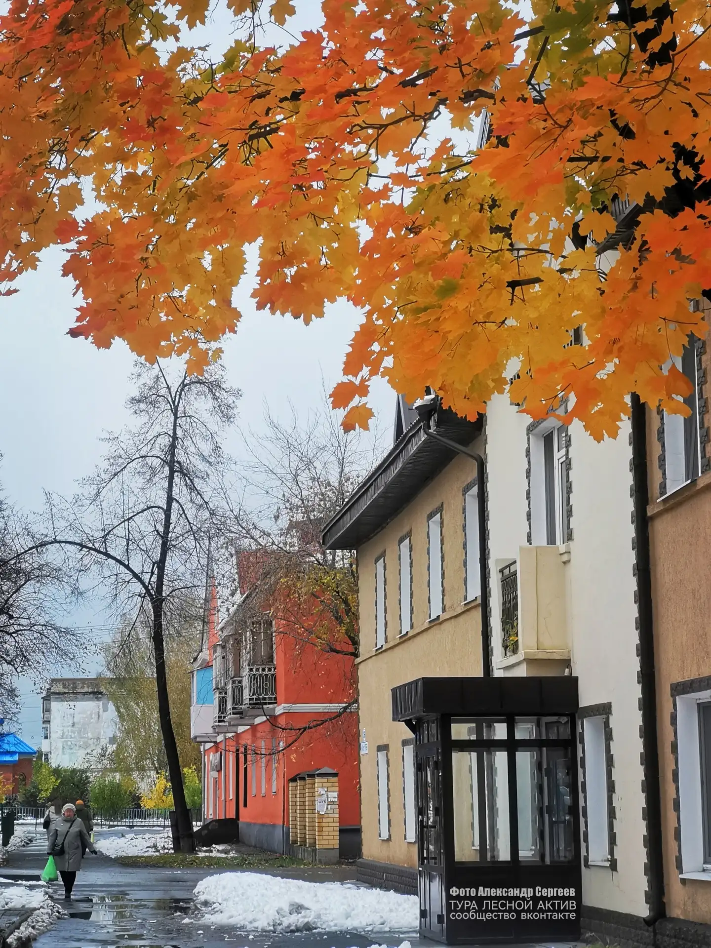 🍂 Осень вернулась в Нижнюю Туру, хотя, ещё недавно всё было укрыто снегом.