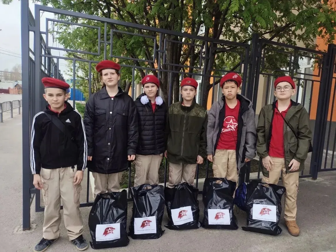 🇷🇺 Юнармейцы 5 «А» класса — маленькие герои с большим сердцем!
      Наши ребята приняли участие в