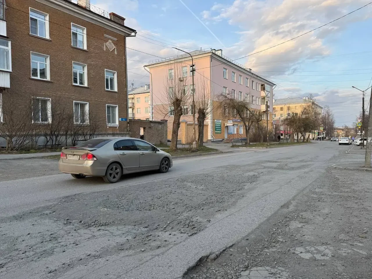 🥳 Отрезок улицы Мира от Спортивной до М.Горького отремонтируют этим летом

Дорога здесь давно требо