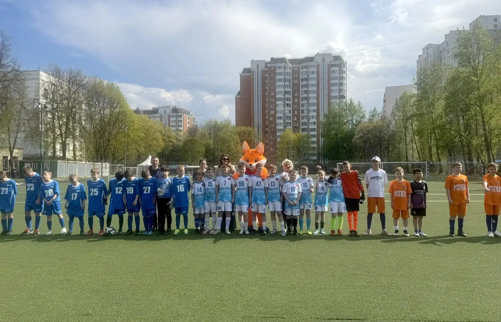 🏆 УРА! Наша школа — в городском этапе «Кожаного мяча»!   🤾 Жаркий день, горячее поле — наши футболис