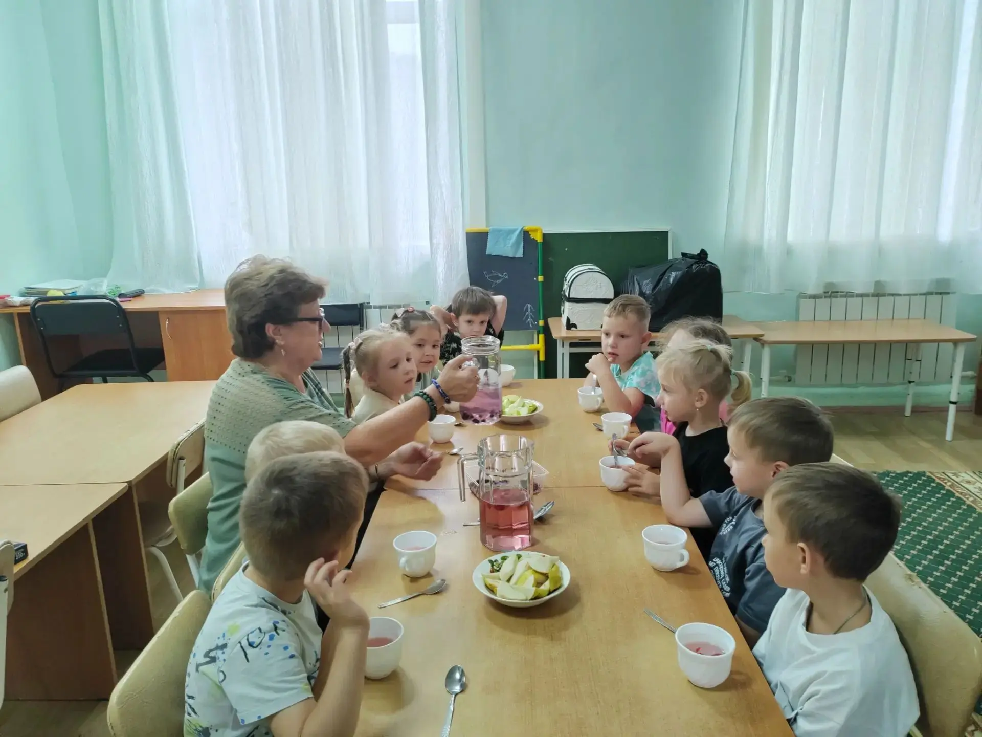 Экспериментальная деятельность  помогает детям познавать мир через простые опыты, разви...
