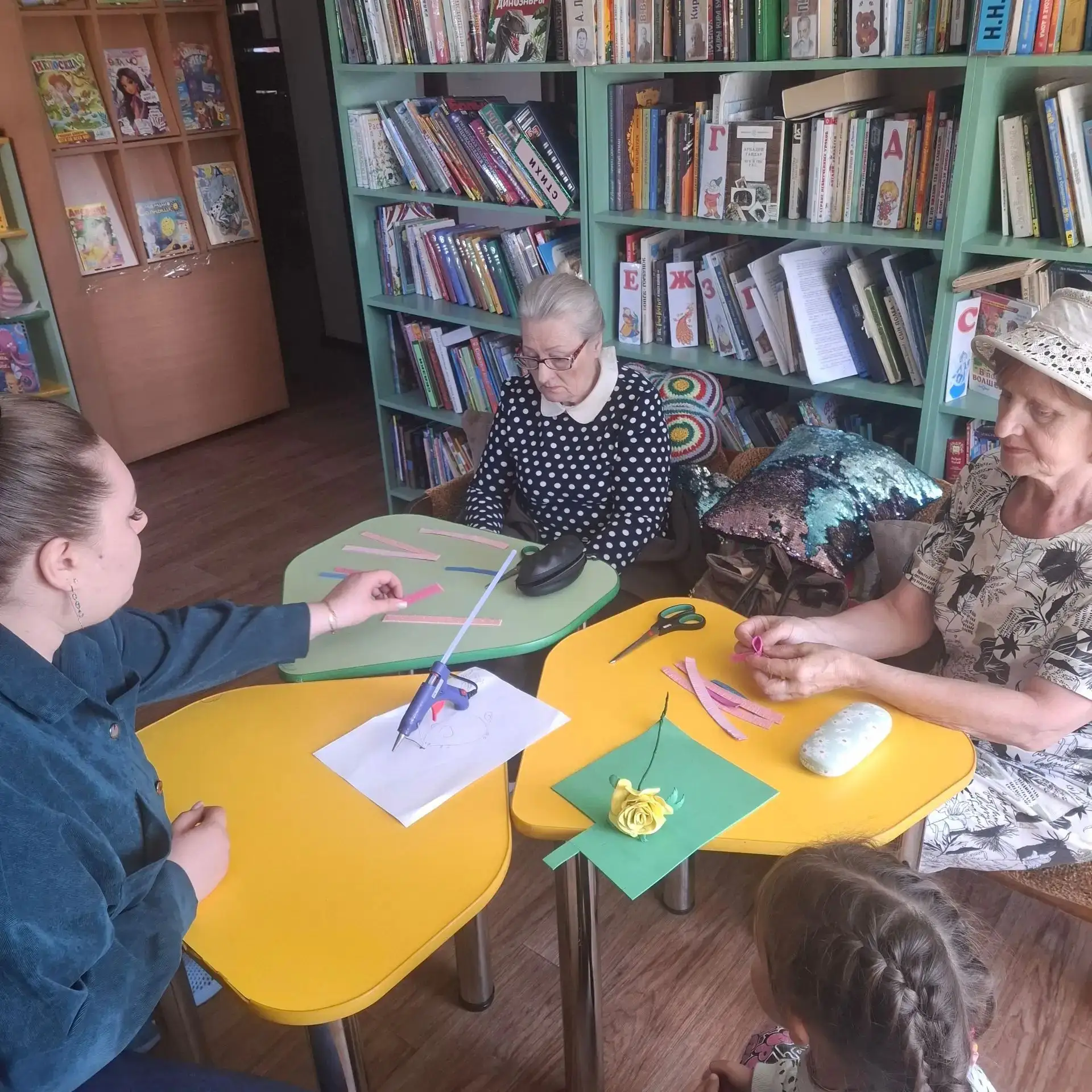🤓В Библиотеке семейного чтения прошло тёплое и душевное мероприятие для пенсионеров. Г...