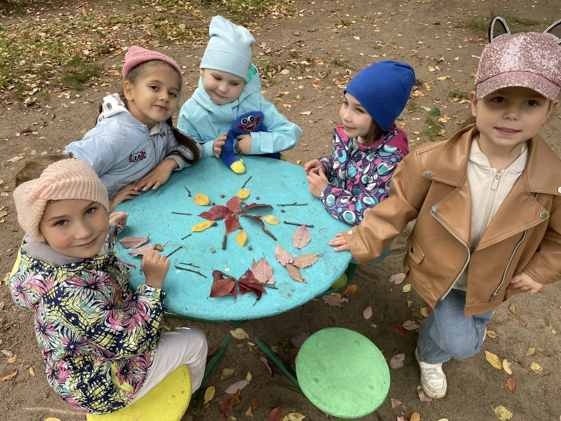 Наше лето плавно перешло в раннюю осень. Погода переменчива. И под ногами появляются пе...