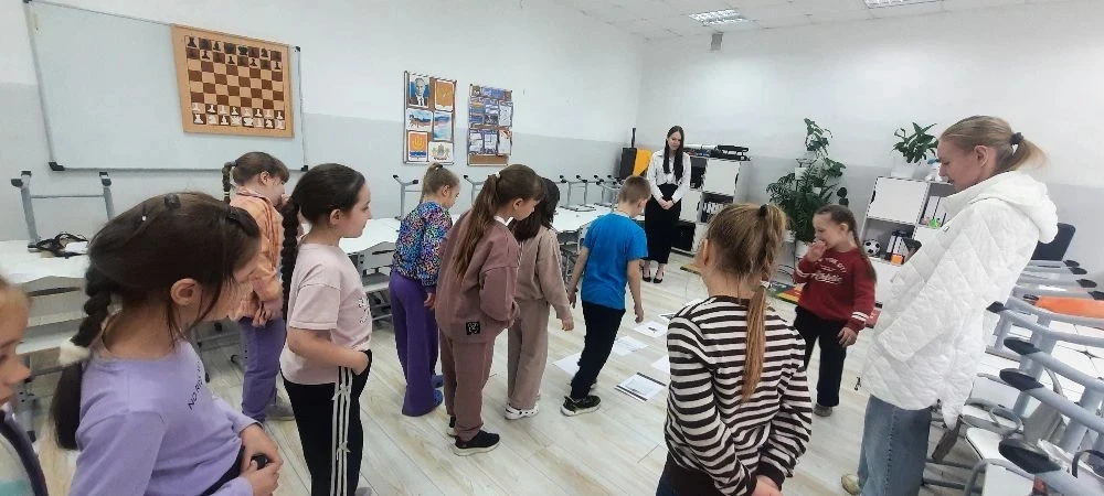 Сегодня, на базе МБОУ СОШ 7 в пришкольном лагере побывали в гостях студенты педагогического колледжа