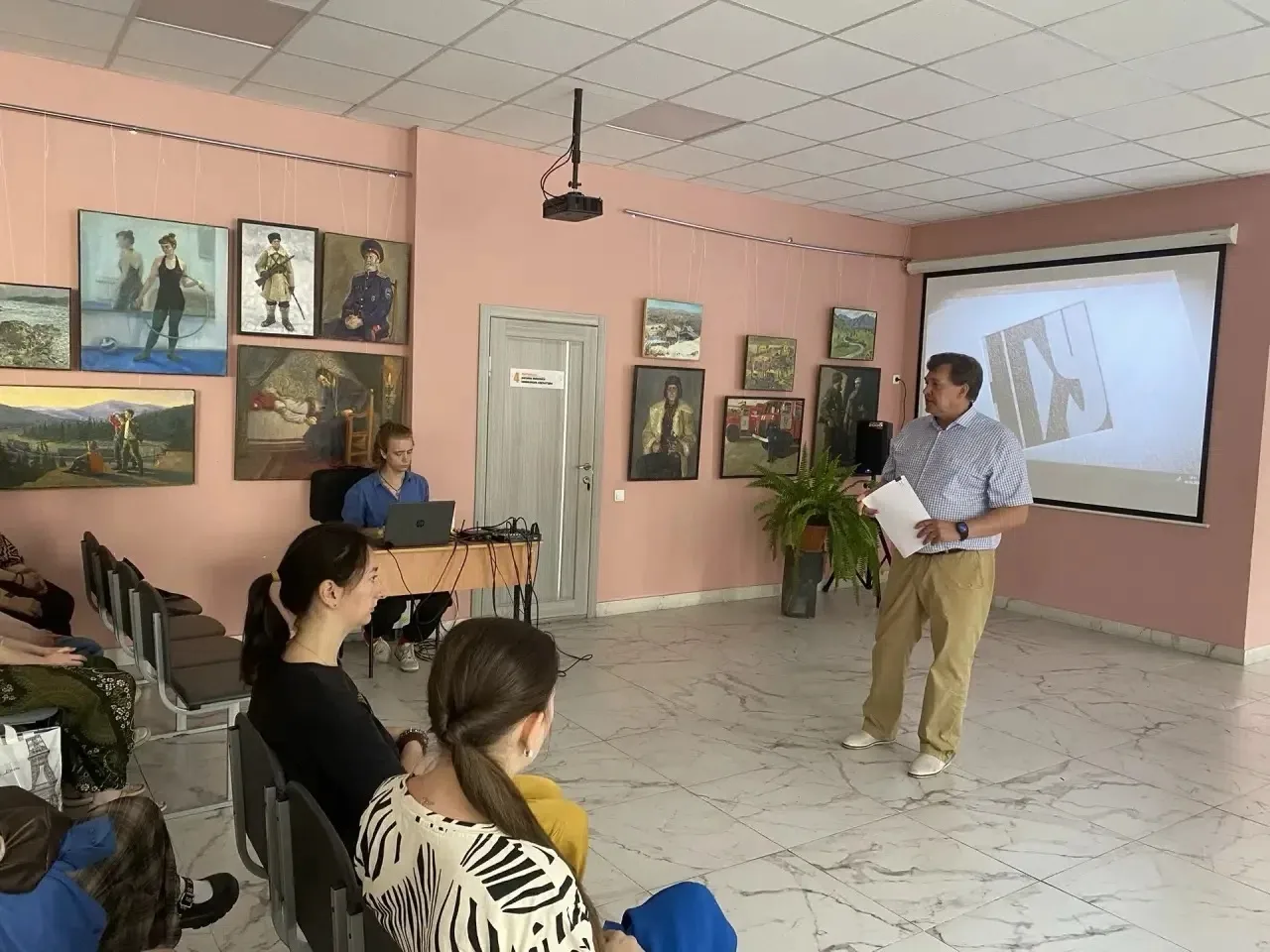 ✅ В Новоалтайском государственном художественном училище (техникуме) состоялся открытый диалог со ст