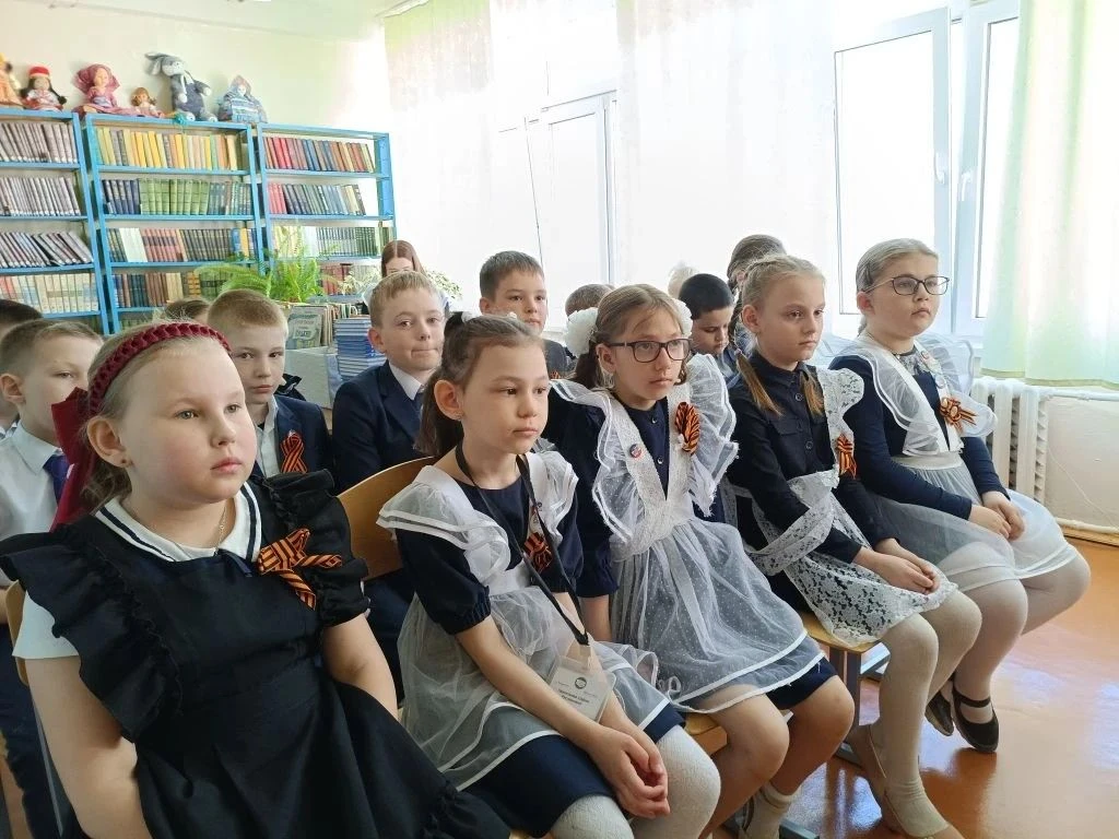 📚🕊️ Читаем детям о Великой Отечественной войне 6 мая в 1 корпусе ученики нашей школы присоединились 