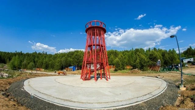 Усть-Илимск в июне. Маяк на правобережном пляже (Фото: Николай Лезин)
