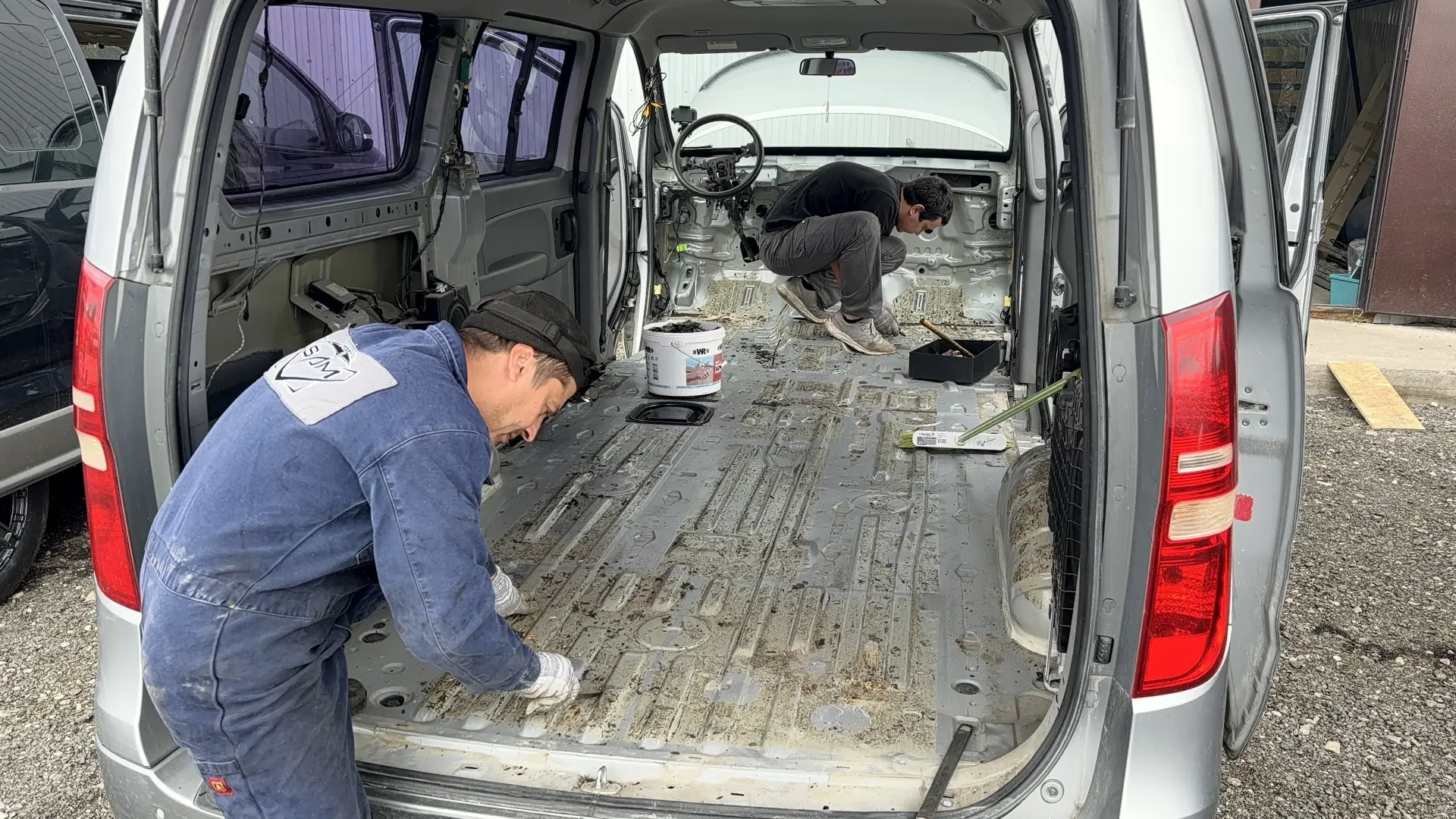 Готовим к шумоизоляции Hyundai Grand Starex из Салехарда