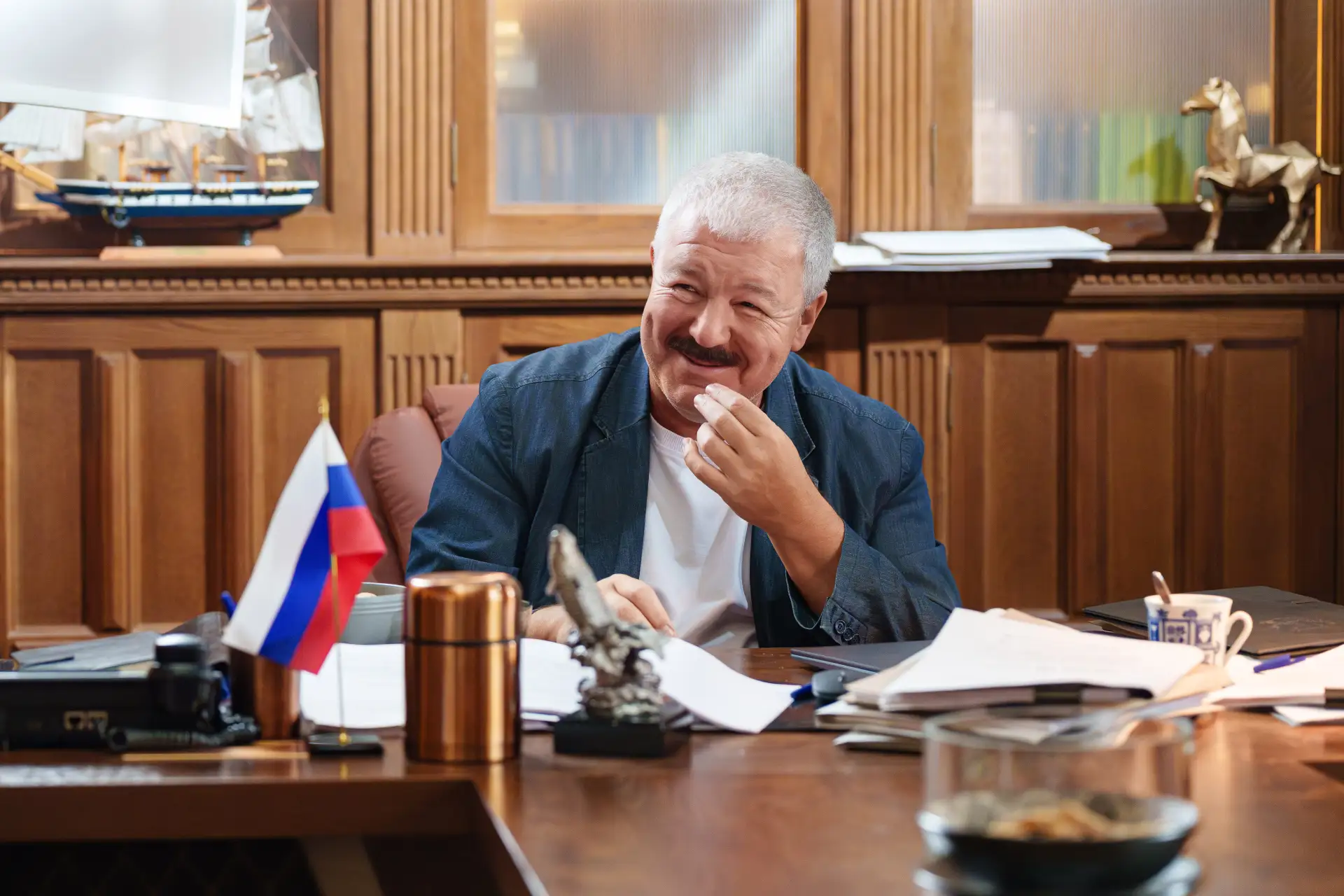 Усатый Александр Робак возглавит «Отдел резонансных дел» 🕵️‍♂️  Актер приступил к съемкам в комедийн